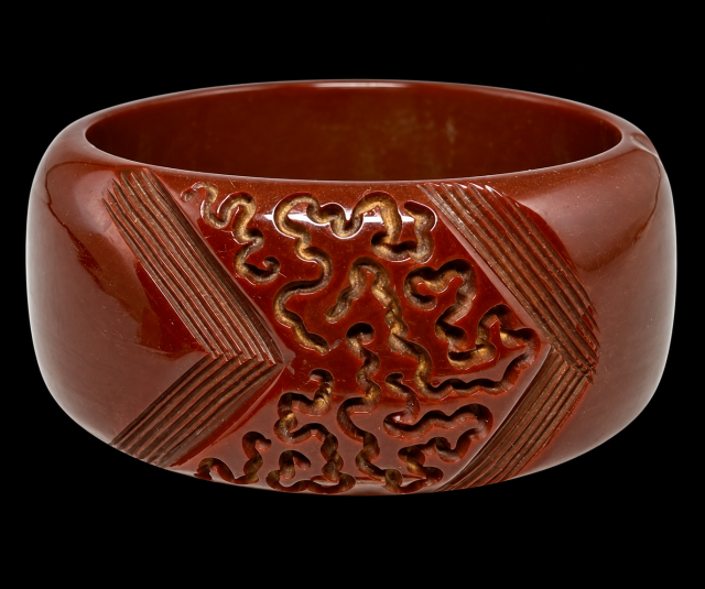 BB235 wide chocolate brown curlicue carved bakelite bangle